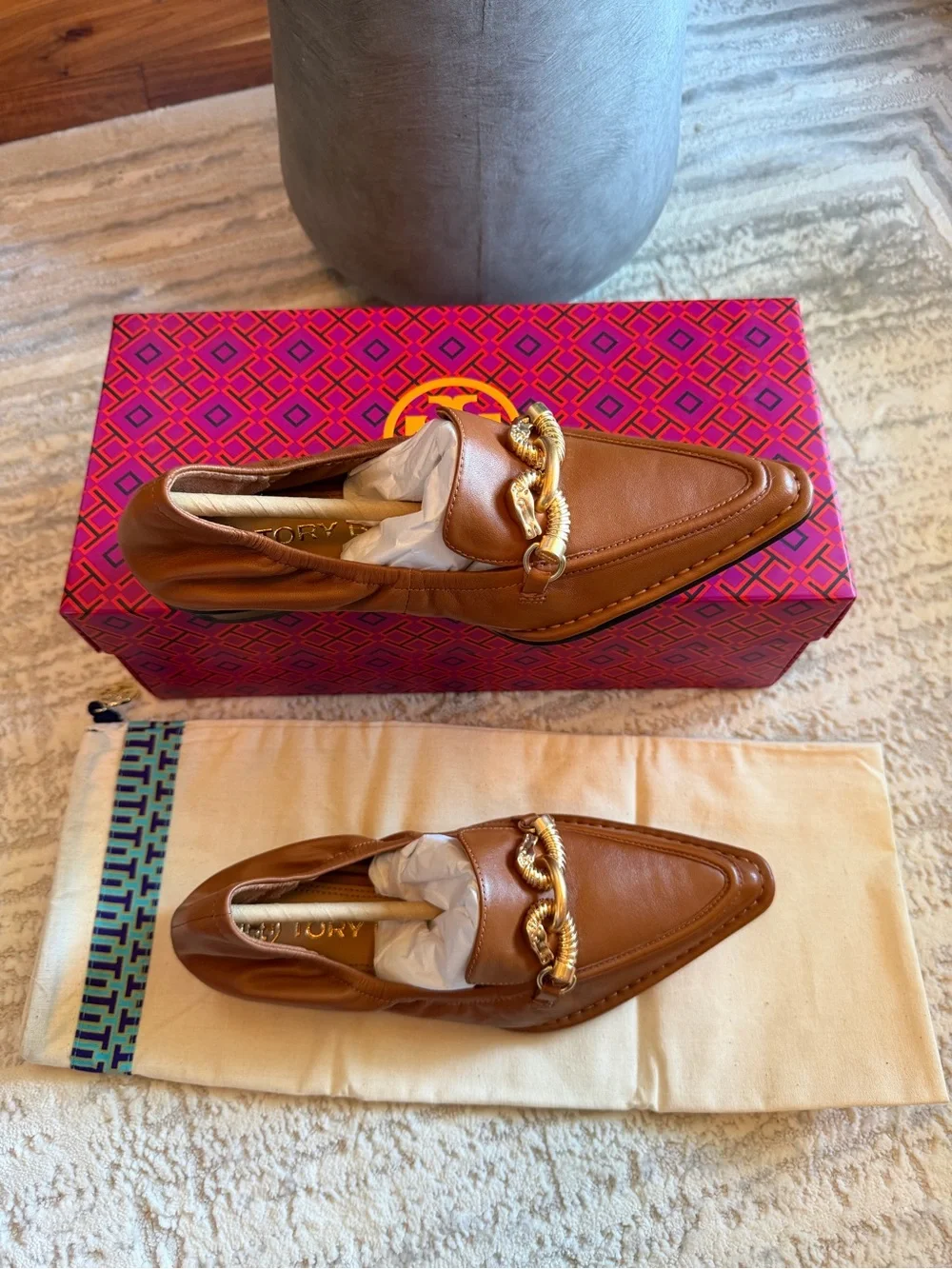 Tory Burch JESSA POINTY TOE LOAFERS with Gold Chain